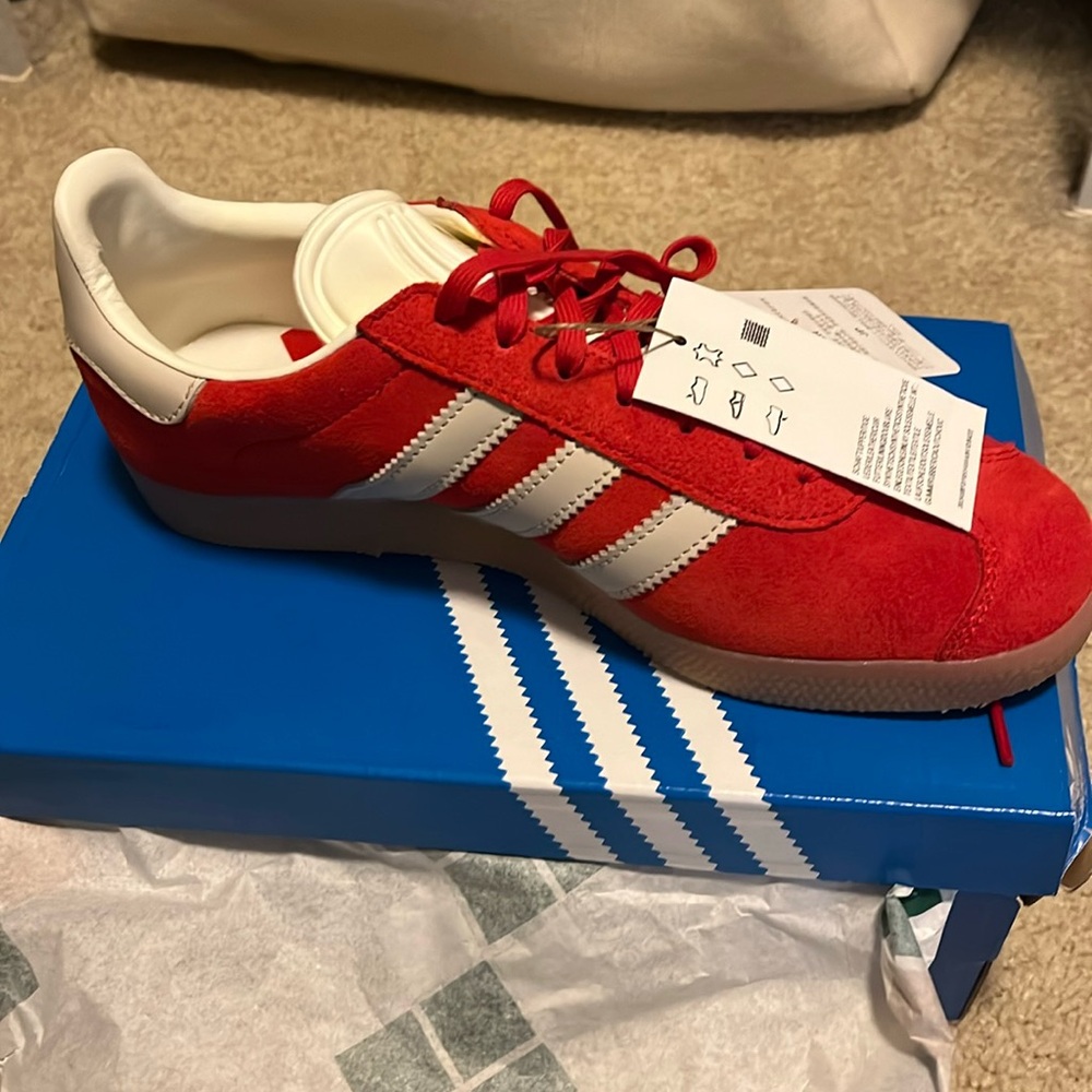 NWT. Adidas Gazelle W sneaker size 8 (runs big) red